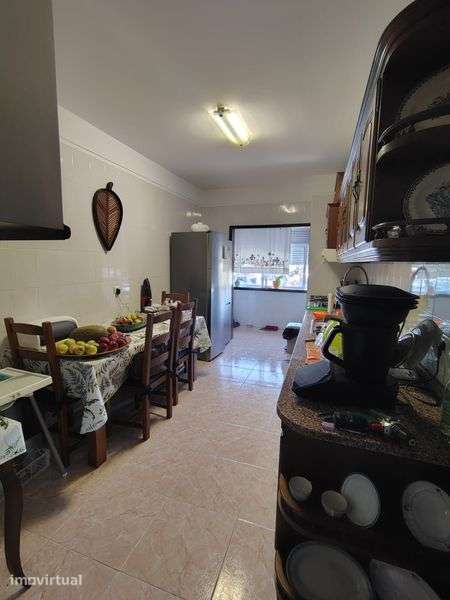 Apartamento T3 Espaçoso c/espaços verdes - Grande imagem: 4/12