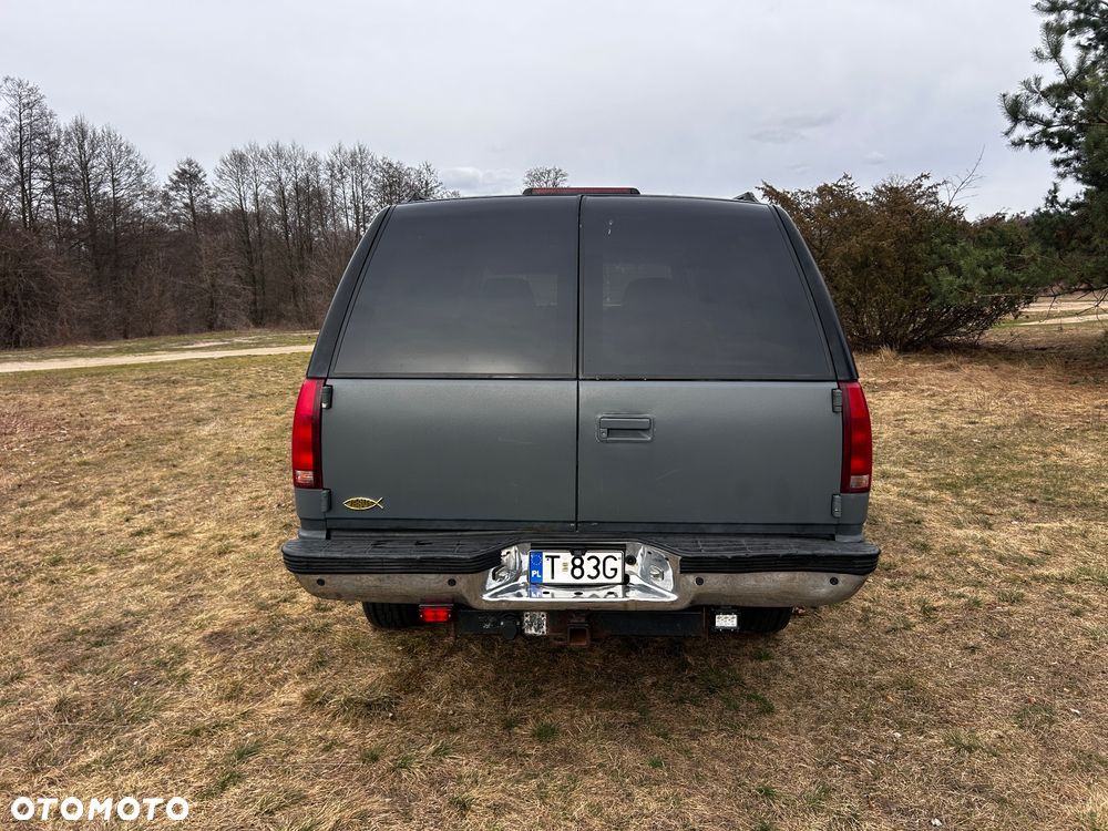 Chevrolet Suburban - 5