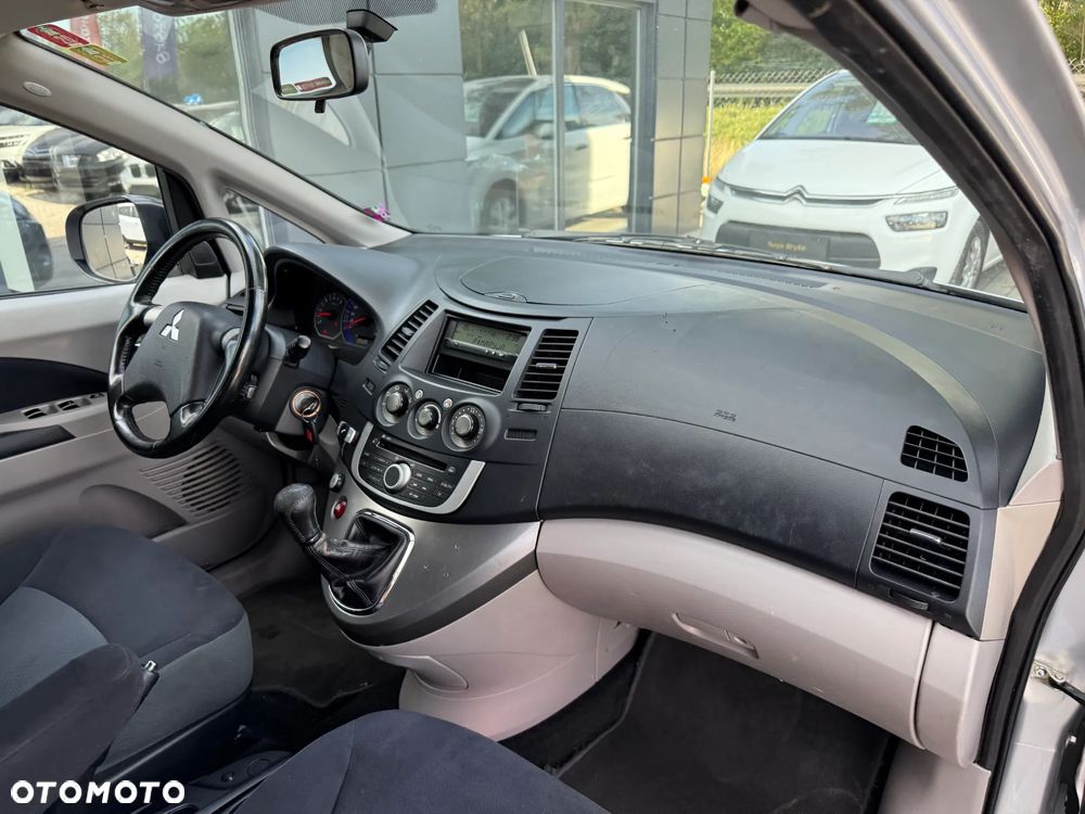 Mitsubishi Grandis 2.4 Inform - 22