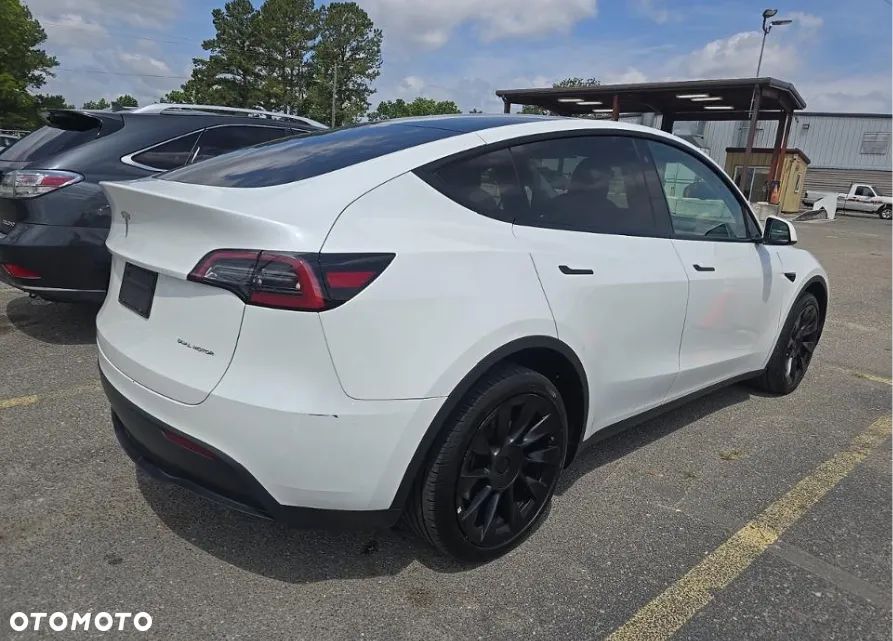 Tesla Model Y Long Range Dual Motor AWD - 4