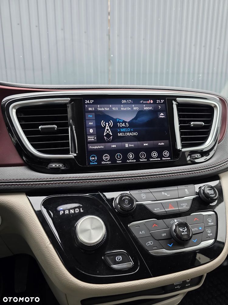 Chrysler Pacifica - 23