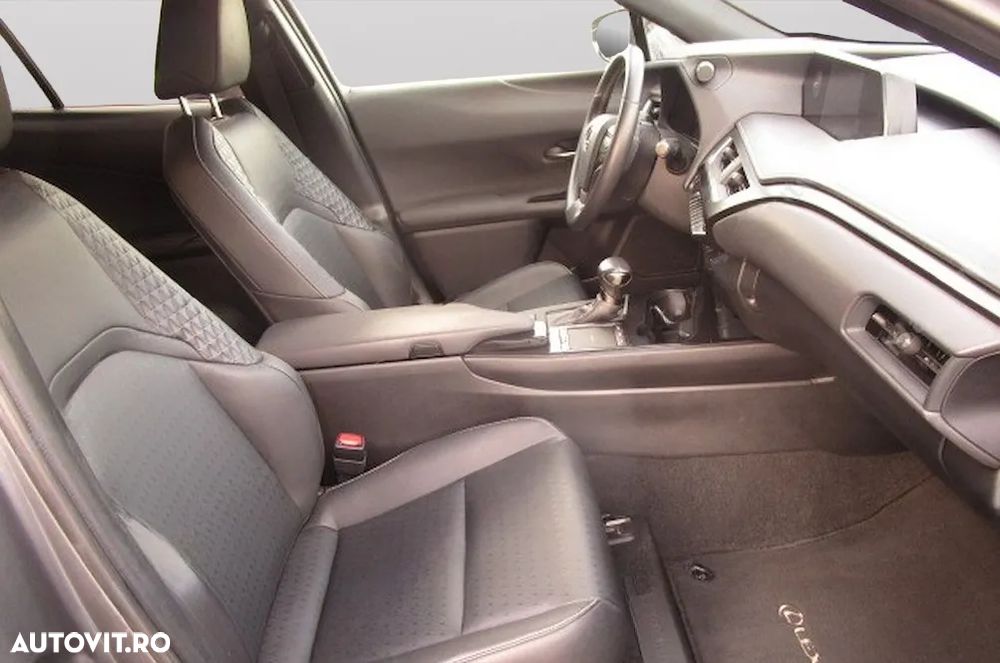 Lexus UX 250h 2.0L HEV 20H- (178 HP) 4X4 CVT Executive - 6