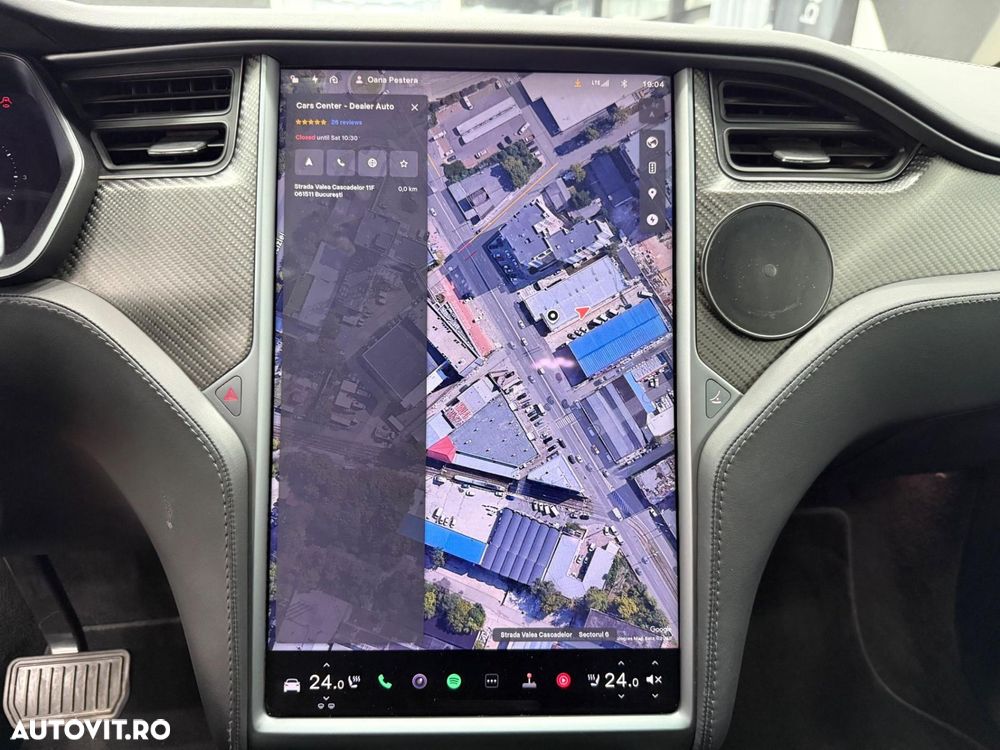 Tesla Model X - 15