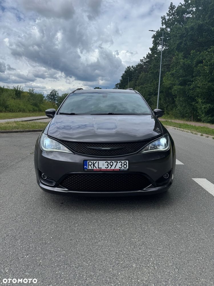 Chrysler Pacifica - 3