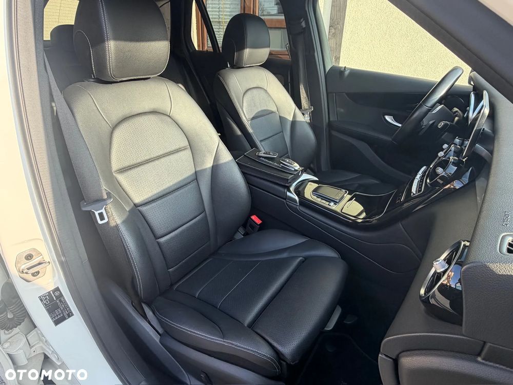 Mercedes-Benz GLC 250 4Matic 9G-TRONIC Exclusive - 22