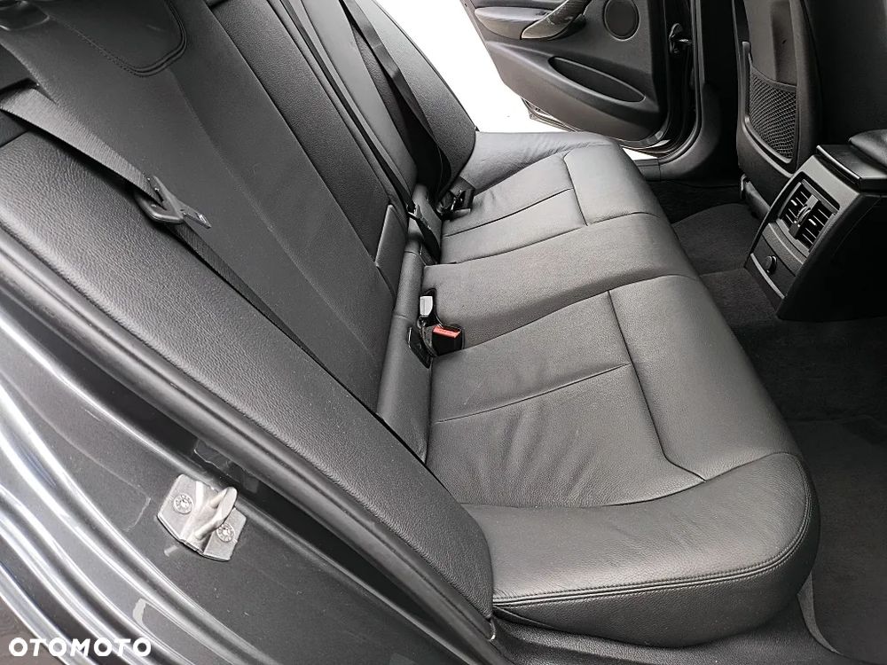 BMW Seria 3 330d Luxury Line - 18