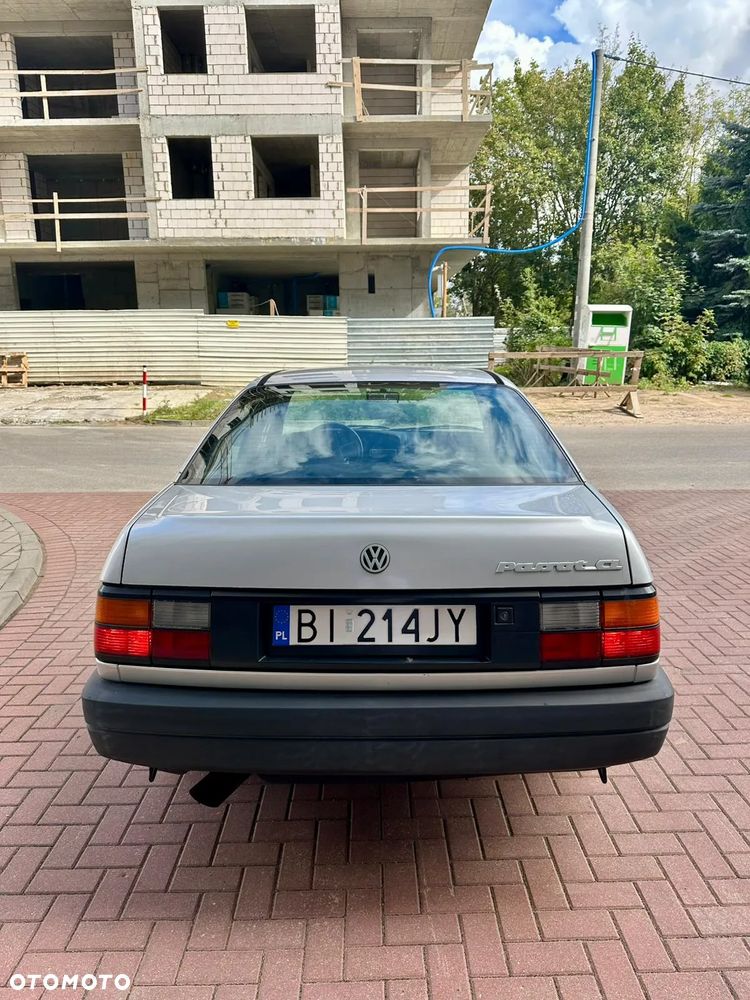 Volkswagen Passat 1.8 CL - 5