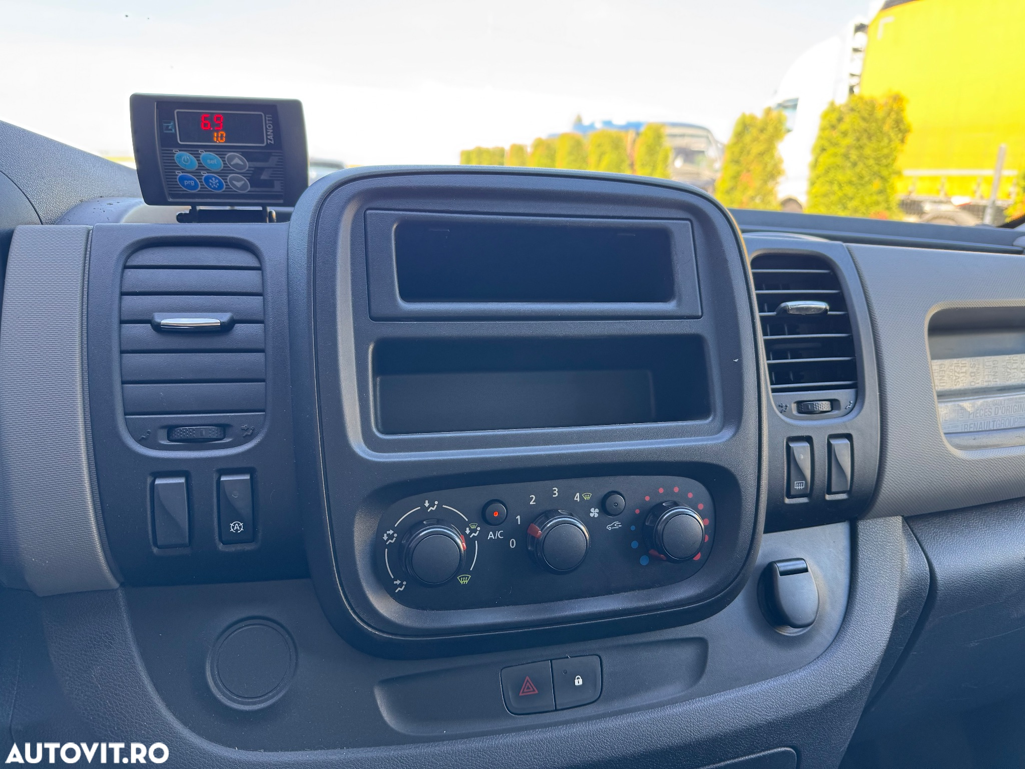 Renault Trafic - 9