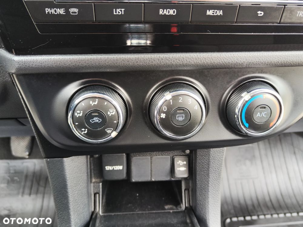 Toyota Corolla 1.6 Comfort - 24