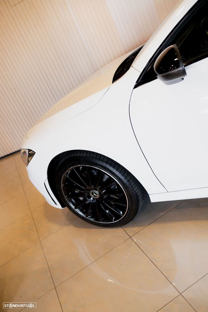 Mercedes-Benz CLA 250 e Shooting Brake AMG Line - 13