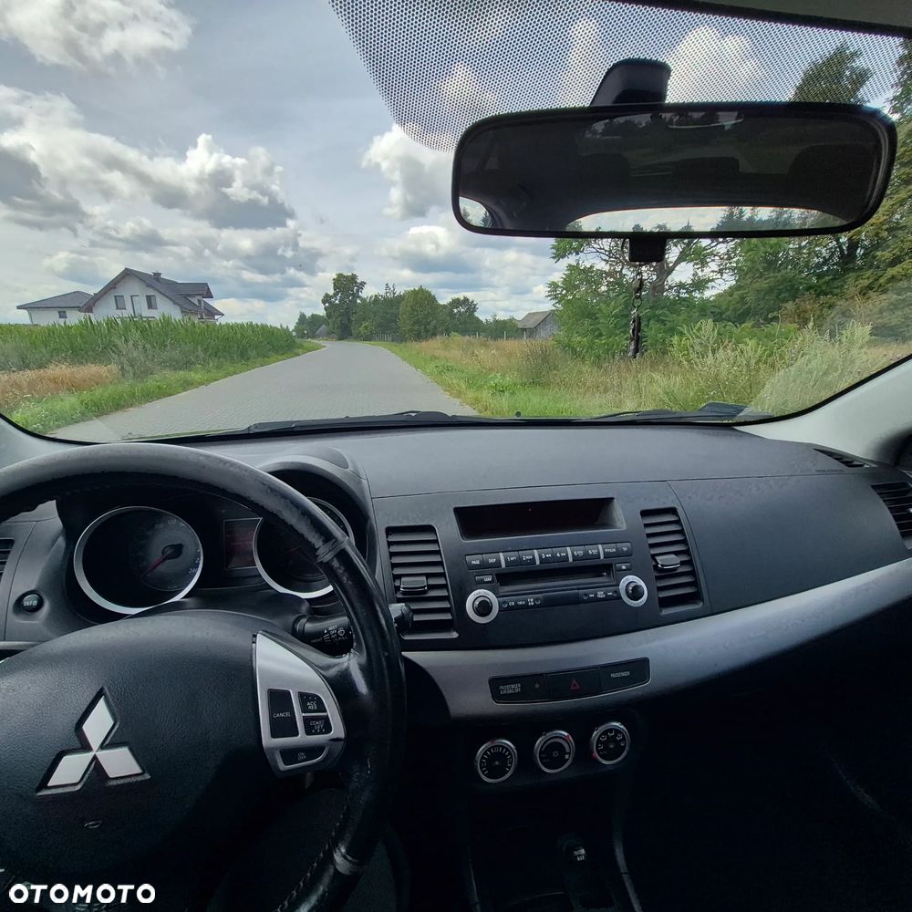 Mitsubishi Lancer - 10