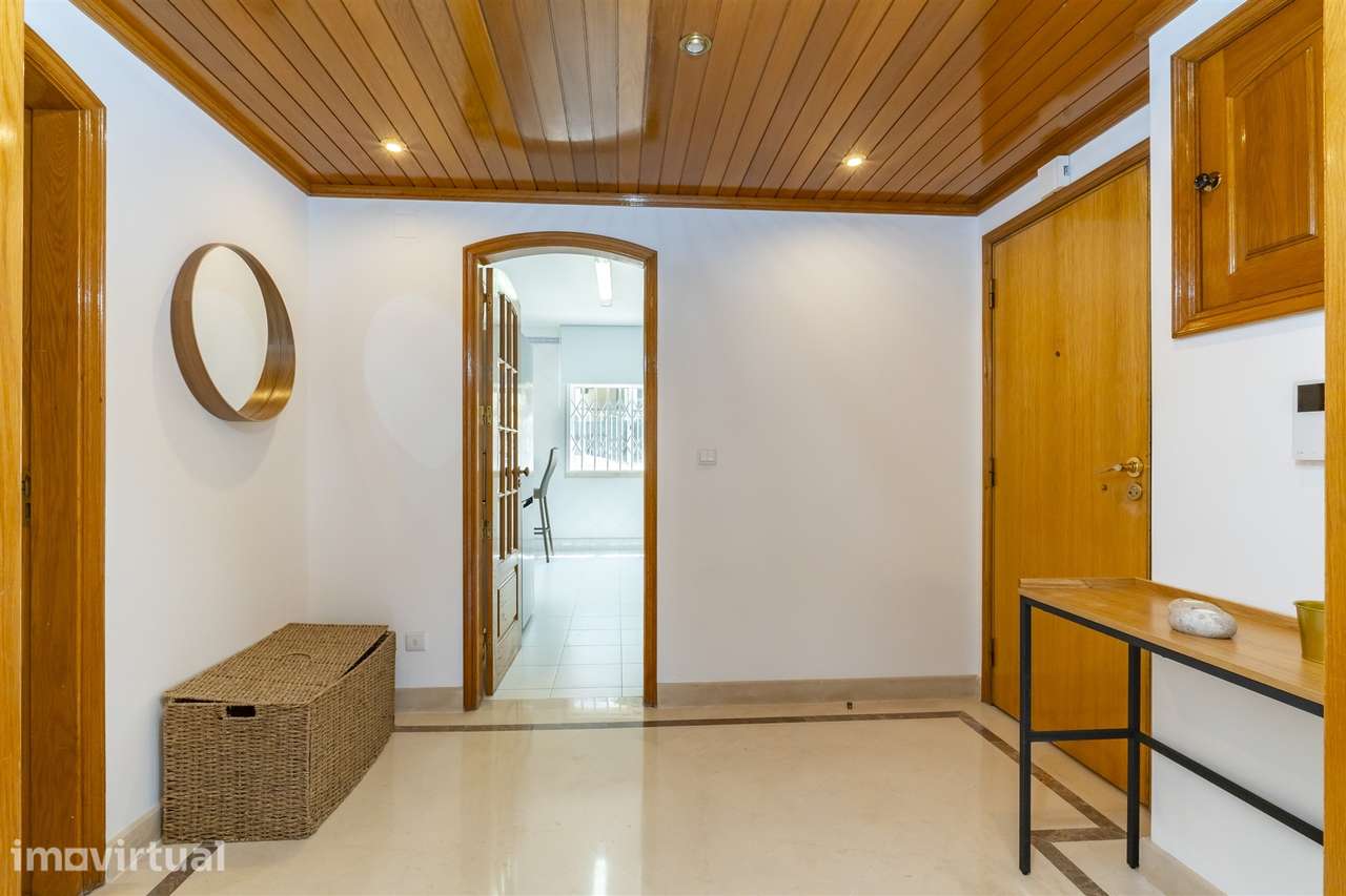 Apartamento com três quartos, varanda, terraço, box no Estoril - Grande imagem: 3/35