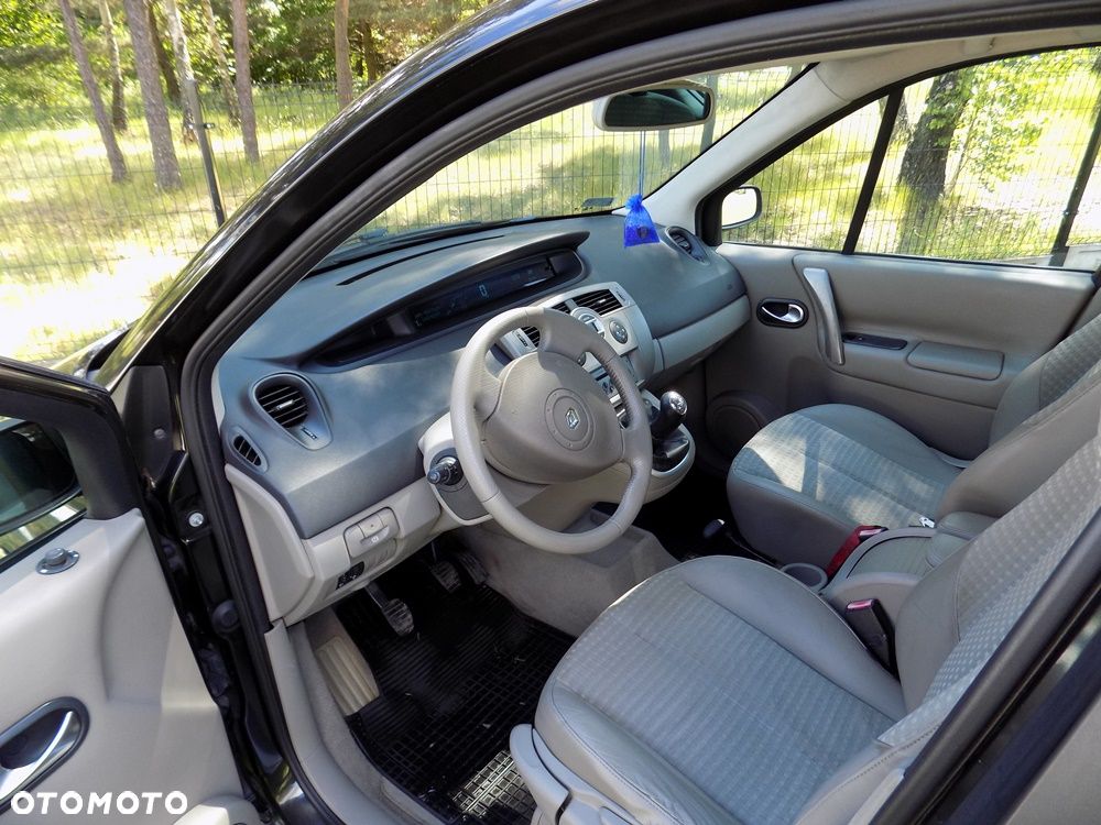 Renault Scenic 1.6 16V Luxe Privilege - 15