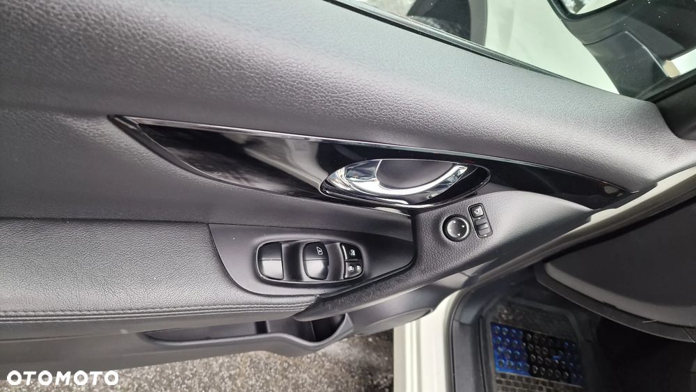 Nissan Qashqai 1.6 DCi Xtronic TEKNA - 27