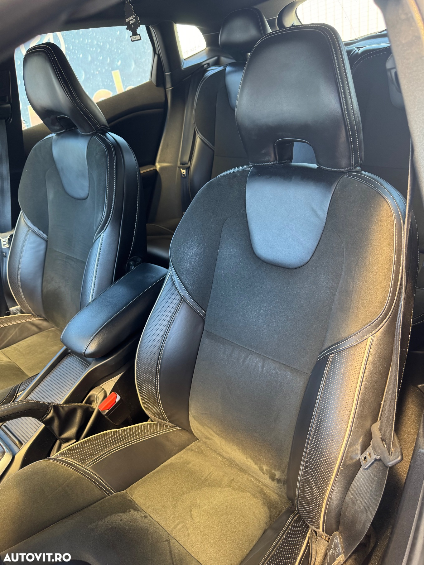 Volvo V40 D4 VEA R-Design - 15