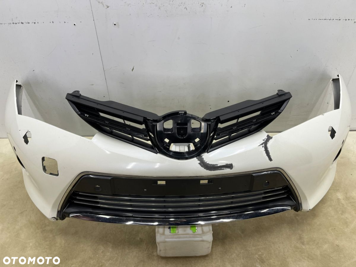 Zderzak przedni Toyota Auris 2 II E180 12-15r. przód 6XPDC spryski 52119-02A20 - 2