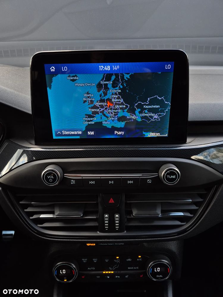 Ford Focus 1.0 EcoBoost Hybrid ST-LINE - 17