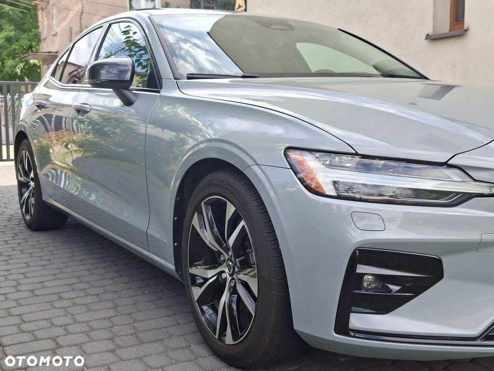 Volvo S60 B5 B AWD Plus Dark - 3