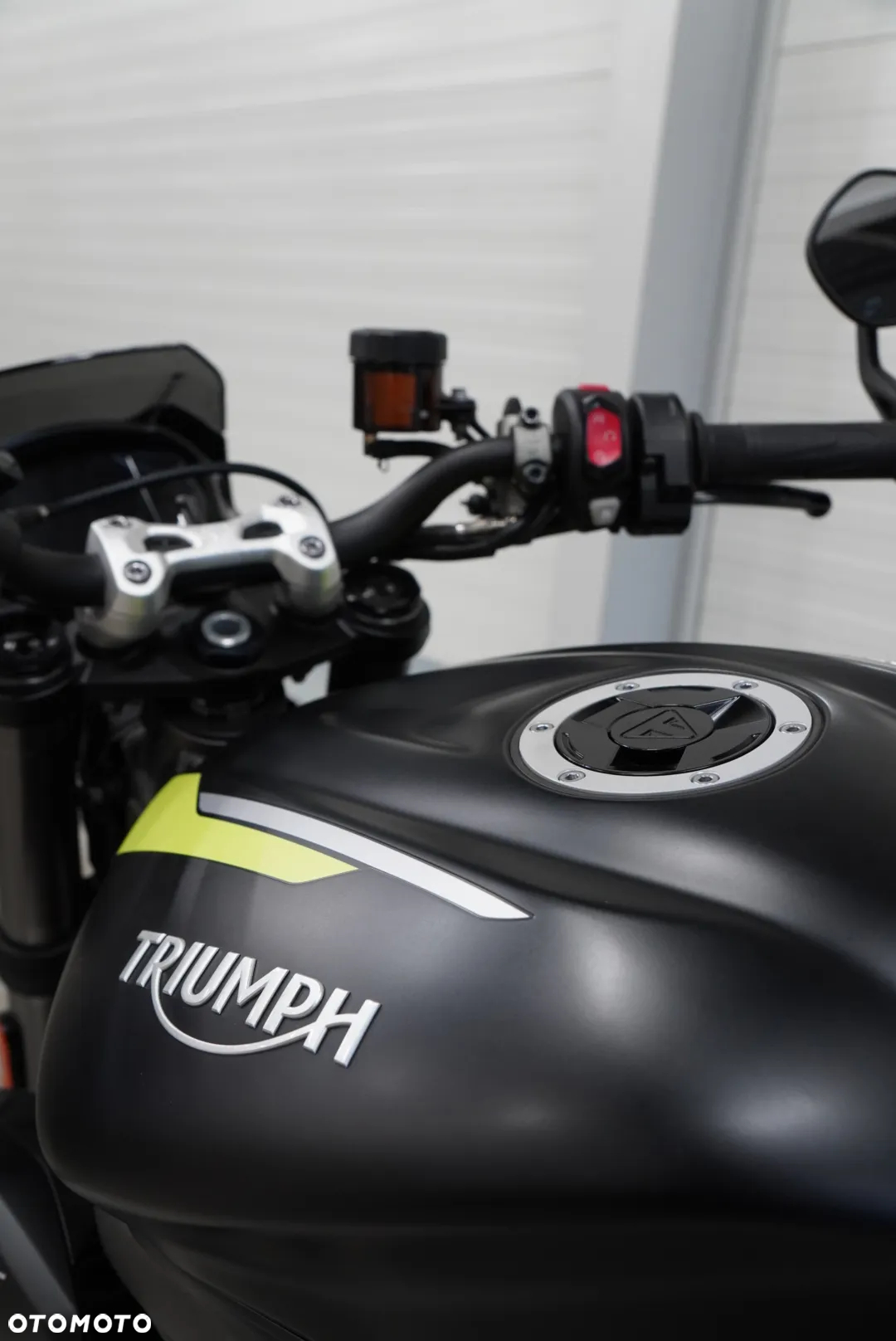 Triumph Street Triple - 10