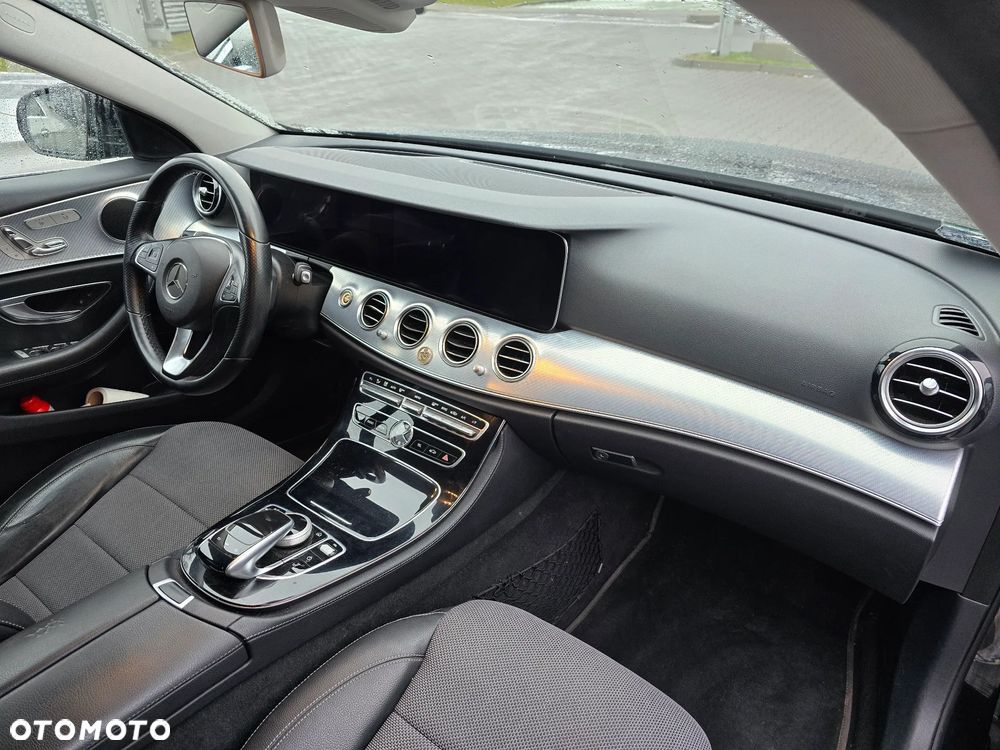 Mercedes-Benz Klasa E 220 d 4-Matic All-Terrain - 15
