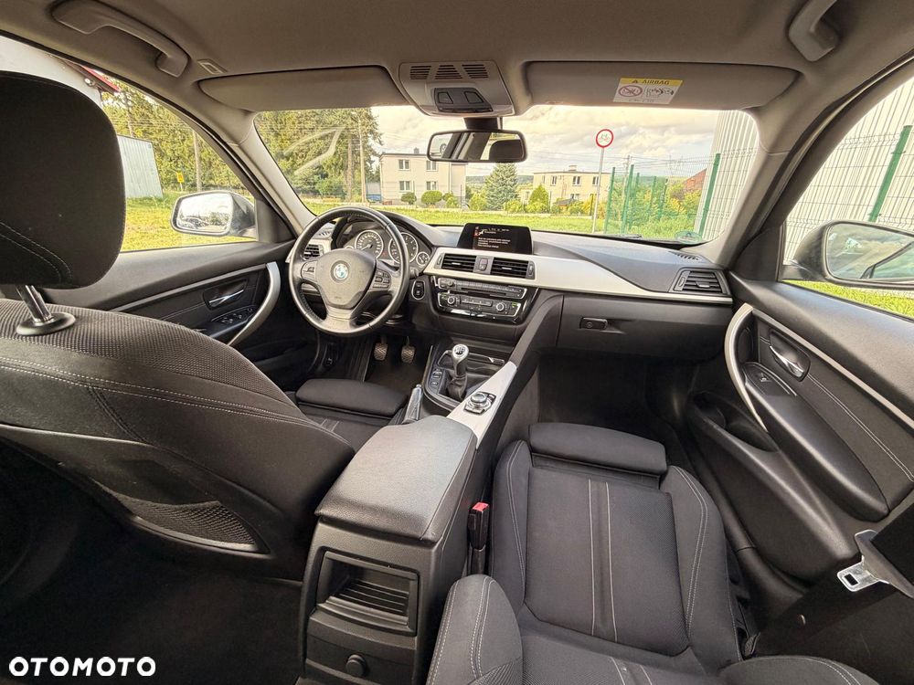 BMW Seria 3 318d - 29
