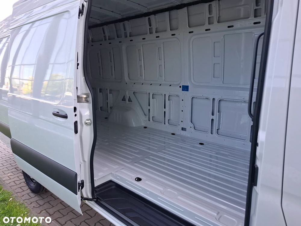 Mercedes-Benz Sprinter 317 CDI Furgon PRO Ekstra Długi 4325+mm - 17
