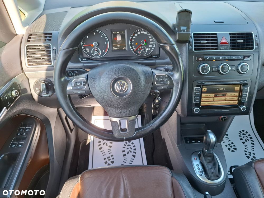 Volkswagen Touran 2.0 TDI DPF Highline DSG - 25