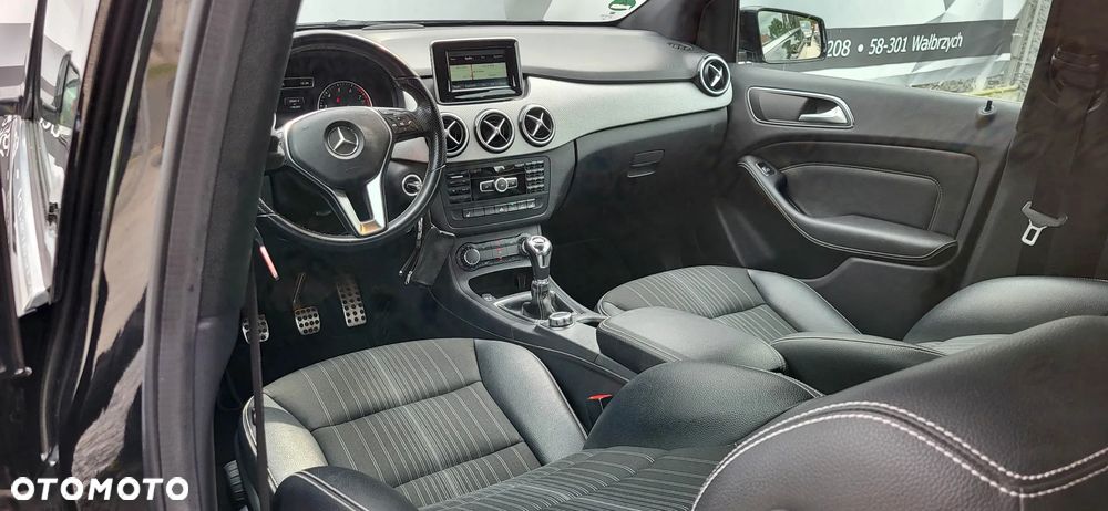 Mercedes-Benz Klasa B 180 Edition - 17