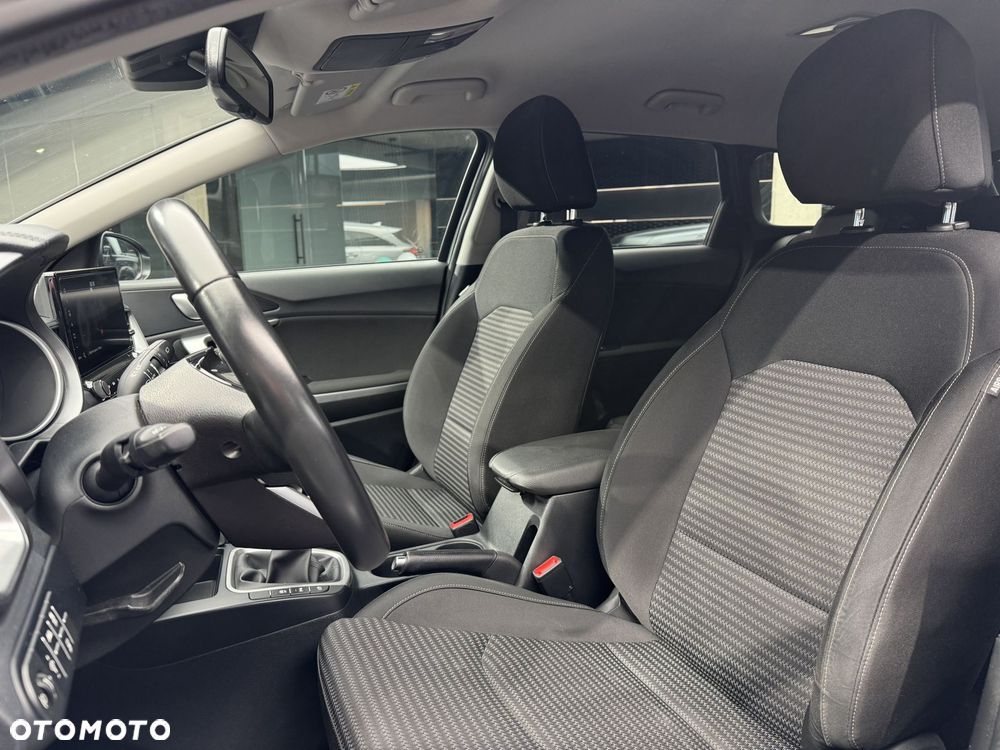 Kia Ceed 1.5 T-GDI M - 12