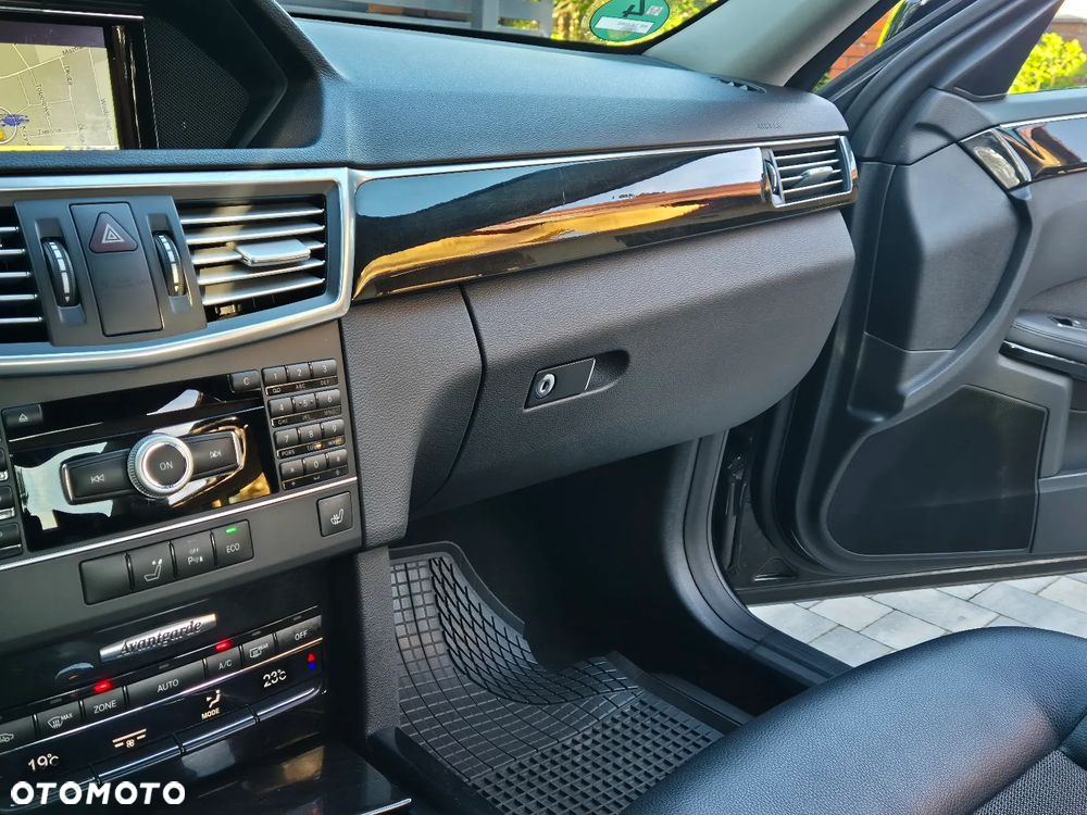 Mercedes-Benz Klasa E 200 BlueEFFICIENCY 7G-TRONIC Avantgarde - 28