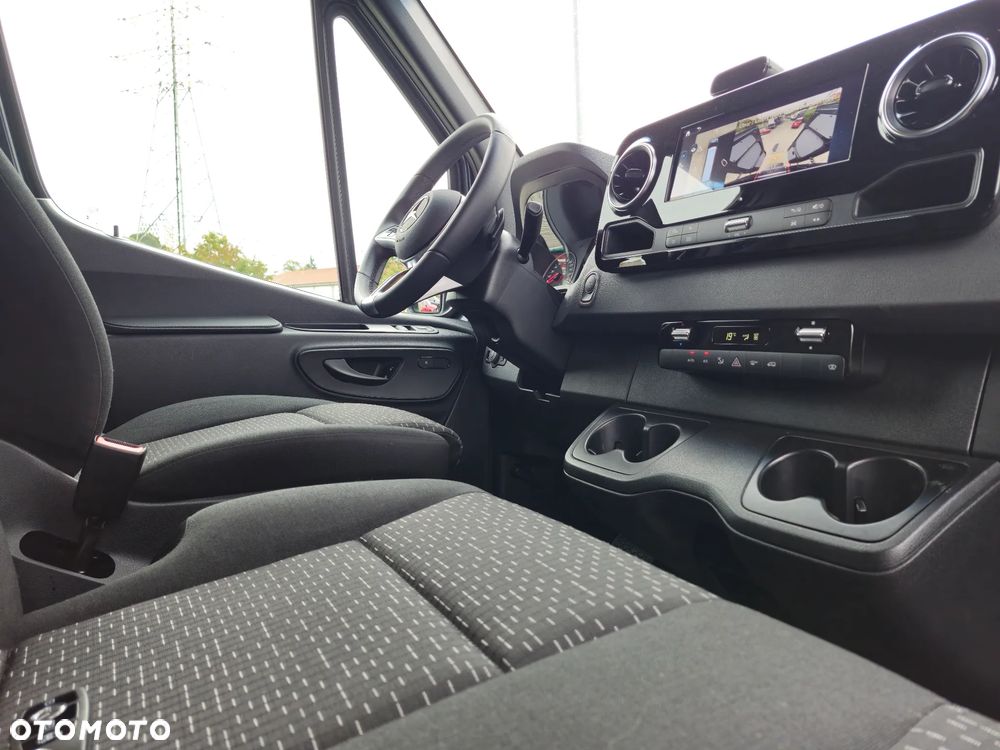 Mercedes-Benz Sprinter - 13