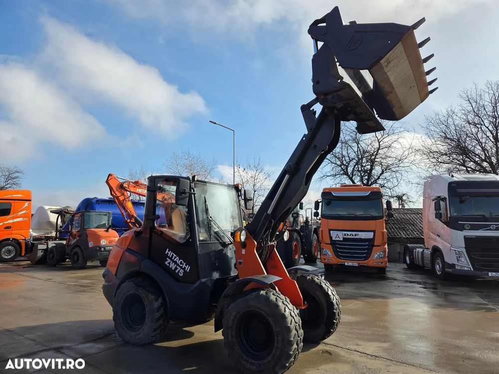 Hitachi ZW75, 2020, 1.915h, ridica 2,4t la 3,2m, CUPA 4x1 MULTIFUNTIONALA 1mc, cupa noua 1mc, furci, cupla rapida, aer conditiona, motor Deutz 75CP euro 6, Garda sol inalta 32cm, produs in Germania, STARE FOARTE BUNA, posibil leasing 4 ani-PROMOTIE 37.900eur - 32