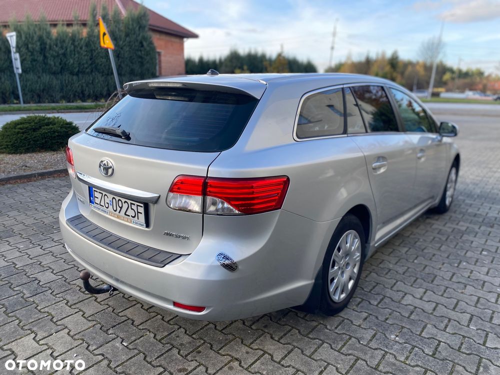 Toyota Avensis 1.8 Sol plus NAVI - 10