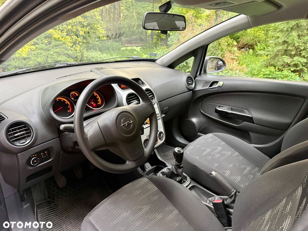 Opel Corsa 1.4 16V Energy - 11