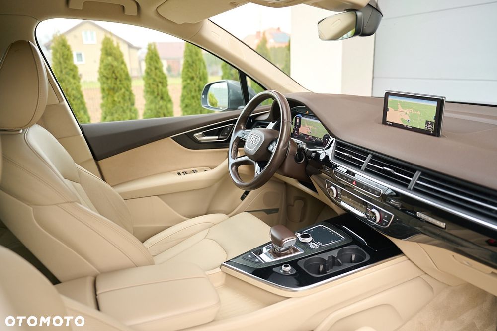 Audi Q7 - 1