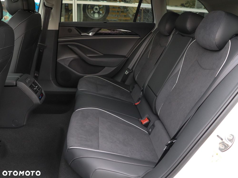 Volkswagen Passat - 13