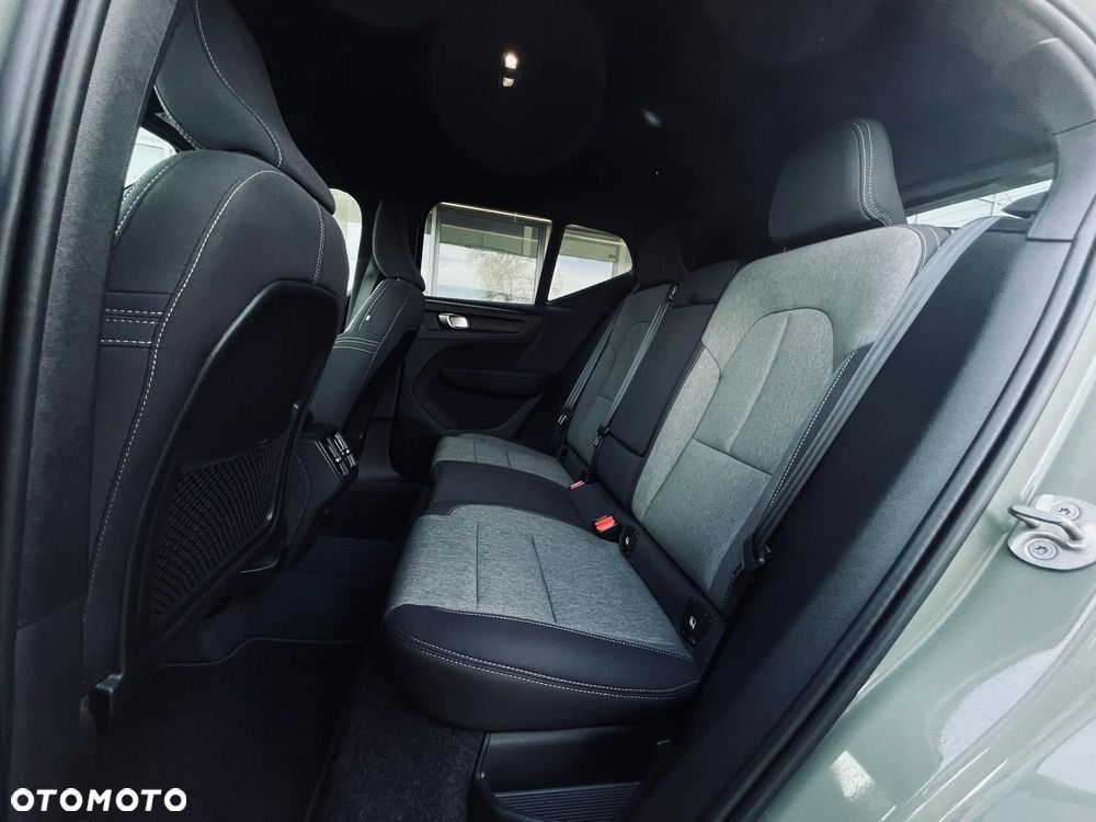 Volvo XC 40 B3 Plus Dark - 22