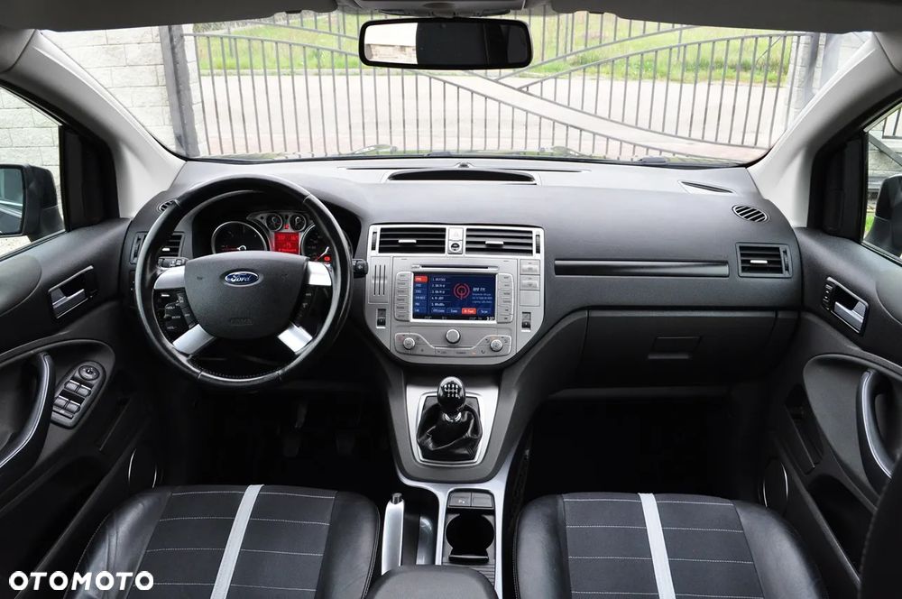 Ford Kuga 2.0 TDCi 2x4 Titanium - 10