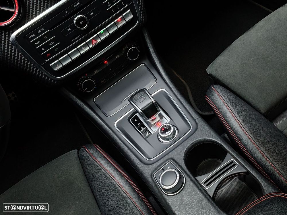 Mercedes-Benz A 45 AMG 4Matic Speedshift 7G-DCT - 17