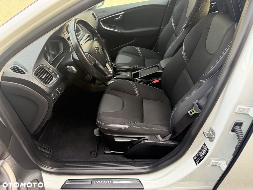 Volvo V40 D2 Geartronic Momentum - 17