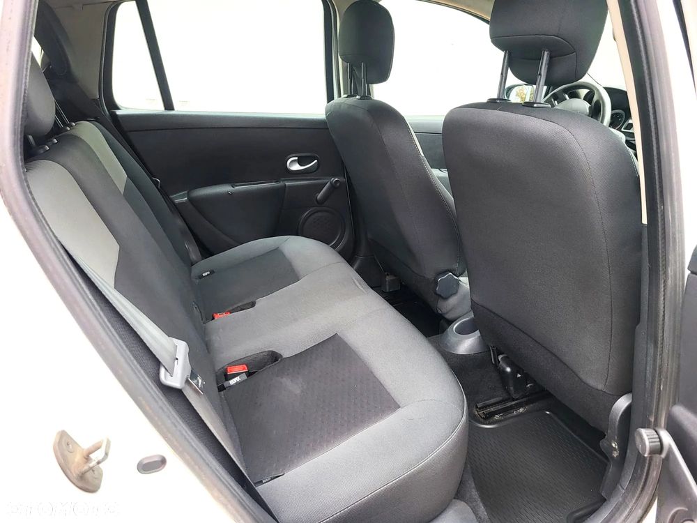 Renault Clio 1.2 16V Alize - 11