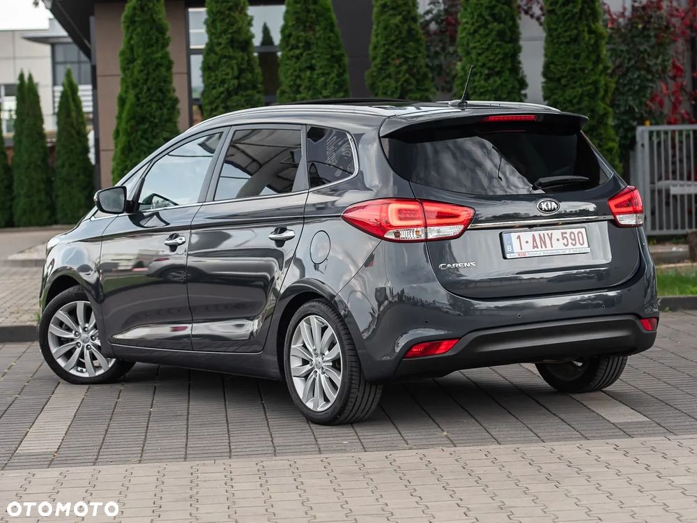 Kia Carens - 9