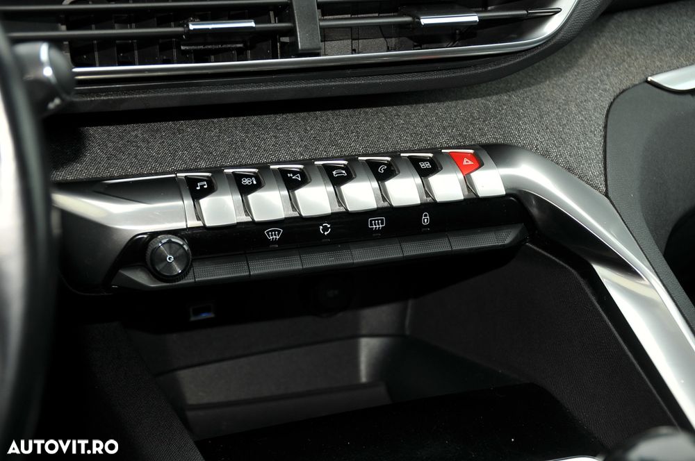 Peugeot 3008 1.2 PureTech Turbo S&S Allure - 19