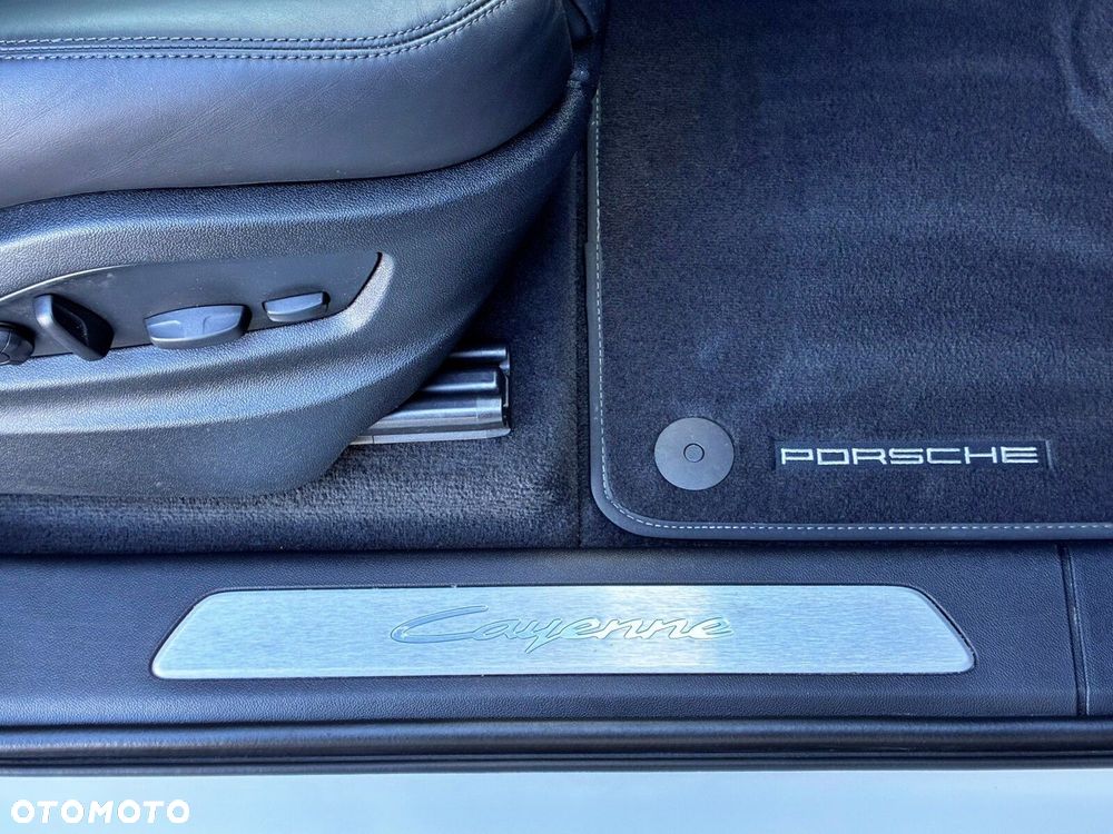 Porsche Cayenne - 20