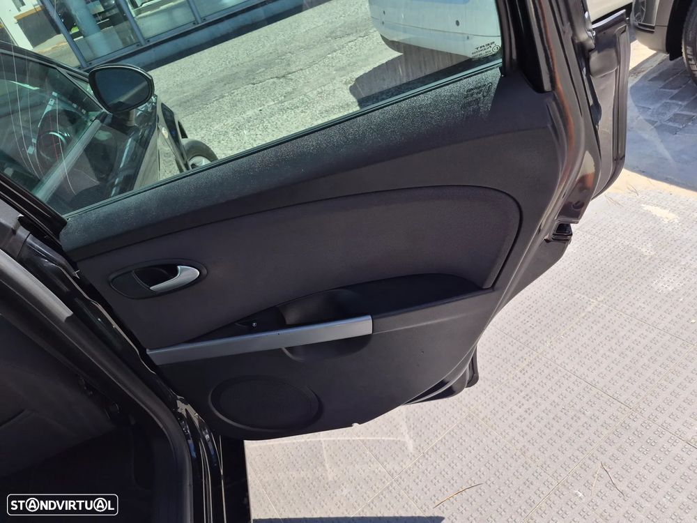 SEAT Leon 1.6 TDI DPF E-Ecomotive Style Copa - 18