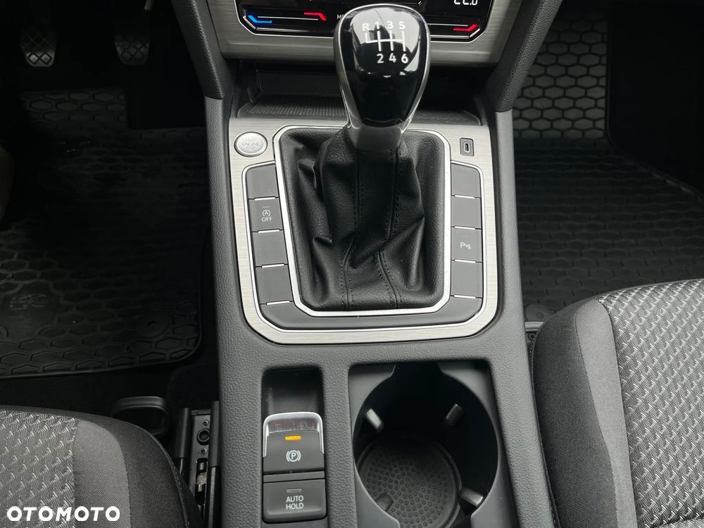 Volkswagen Passat 2.0 TDI EVO Essence - 19