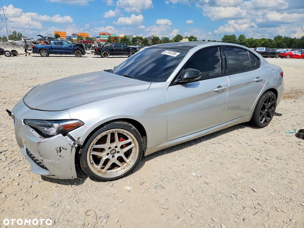 Alfa Romeo Giulia 2.0 Turbo 16V AT8-Q4 Veloce - 12