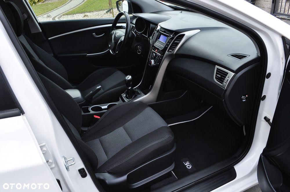 Hyundai i30 1.6 CRDi Fifa World Cup Edition - 6