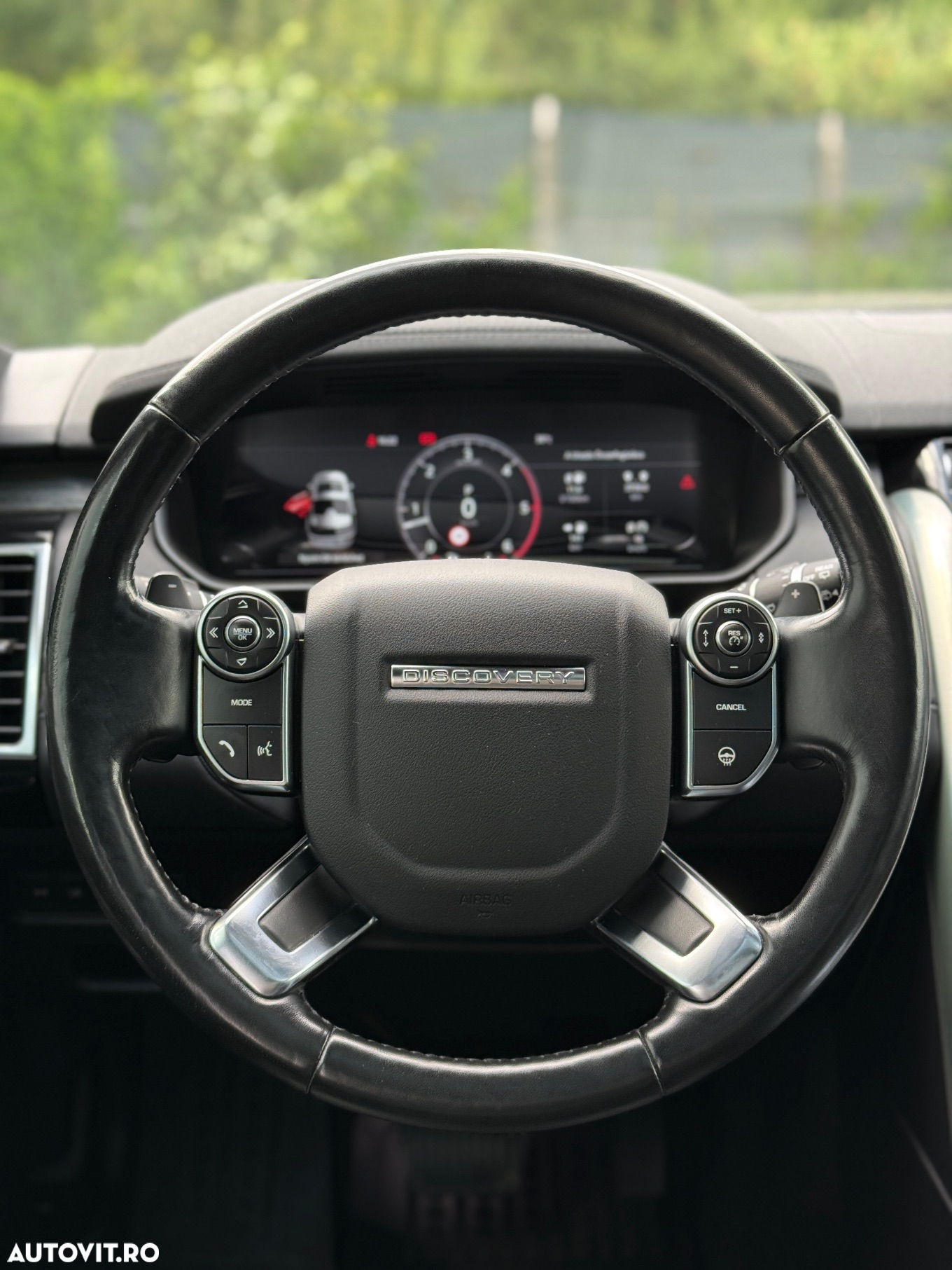 Land Rover Discovery 3.0 L TD6 HSE Luxury - 34