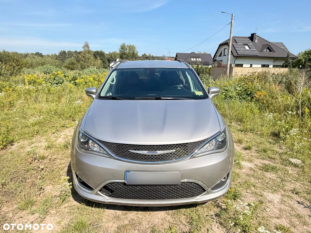 Chrysler Pacifica - 2